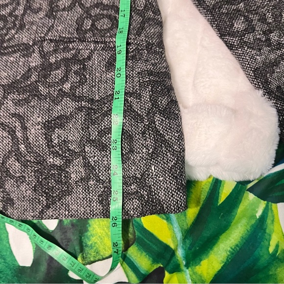 Coldwater Creek LP Wool Blend Two Button Grey Black Floral Pattern Office Blazer - Picture 4 of 6